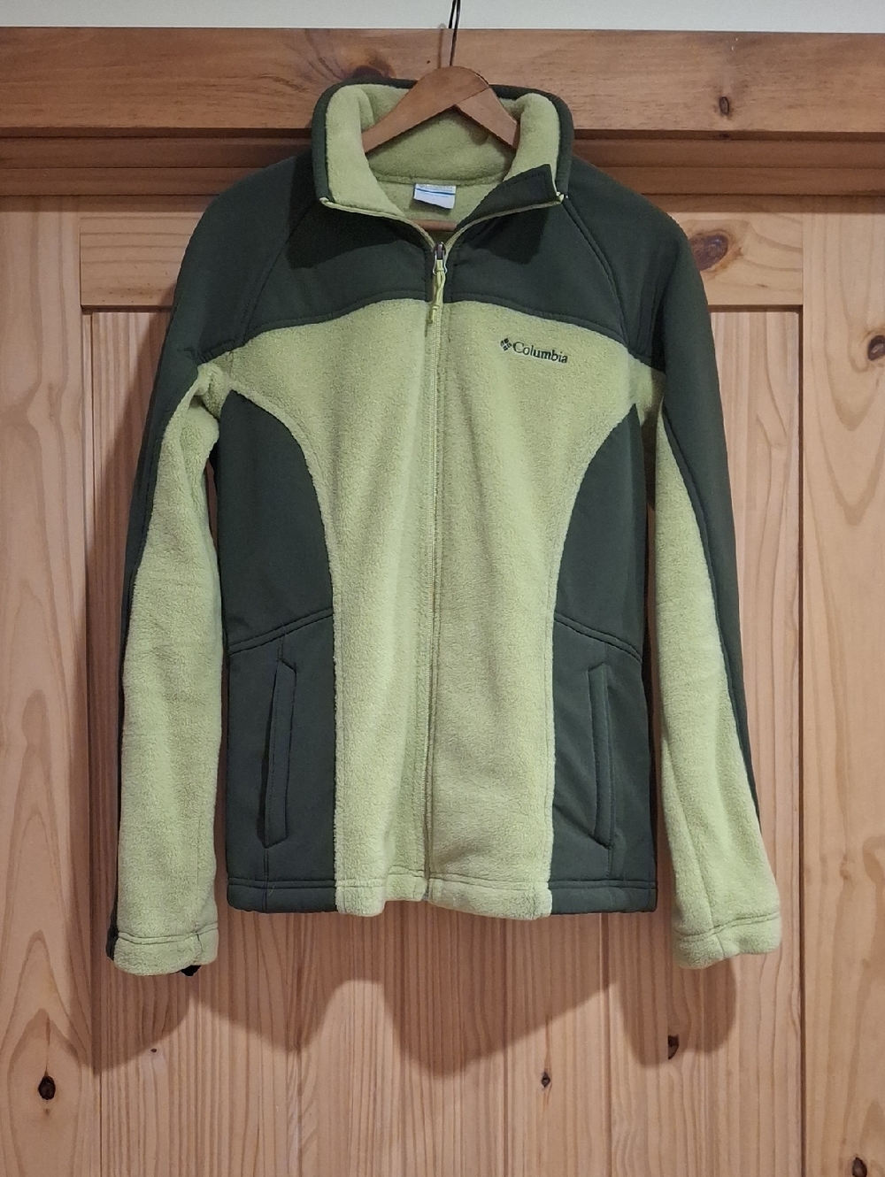 Columbia Full Zip Fleece. Size Large.